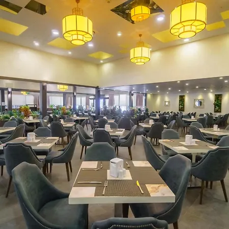 מלון Grand Seker 5*